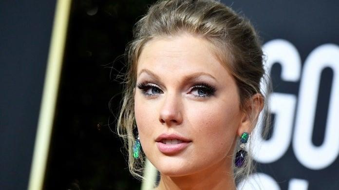 taylor-swift-golden-globes-getty-images-20079662.jpg