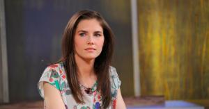 Amanda Knox Reveals Recent Miscarriage in Emotional Podcast Episode