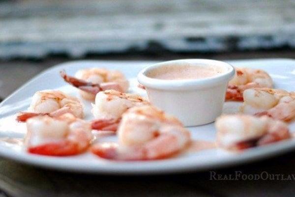 jumbo-shrimp-with-sriracha-ranch-cocktail-sauce-20024565.jpg