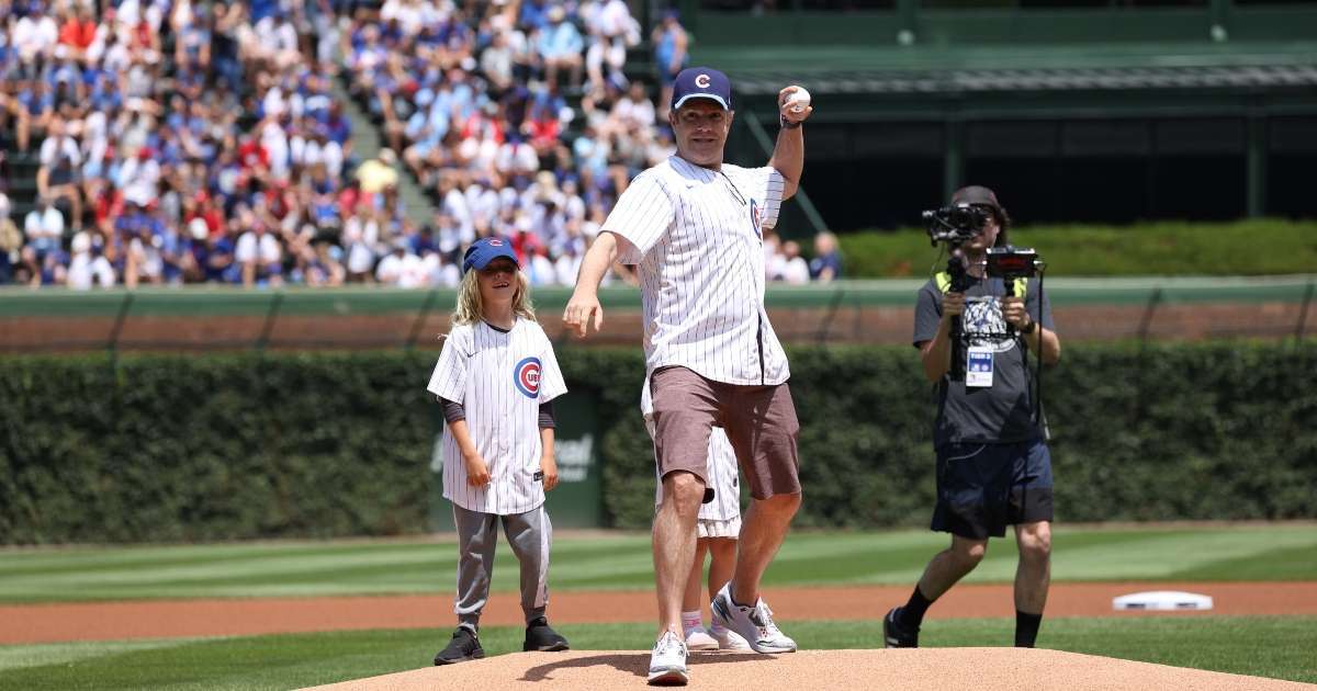 Ted Lasso Star Jason Sudeikis joined kids throw first pitch Cubs Cardinals game