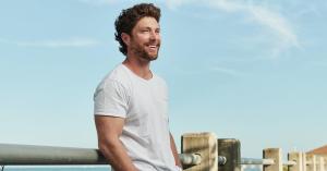 Chris Lane’s Mom Unknowingly Helped Him Write New Song ‘That’s What Mamas Are For’