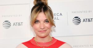 ‘Schitt’s Creek’ Star Annie Murphy Reveals Battle With Depression