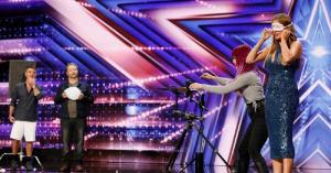 Simon Cowell Plays Terrifying Prank on Sofia Vergara on ‘America’s Got Talent’