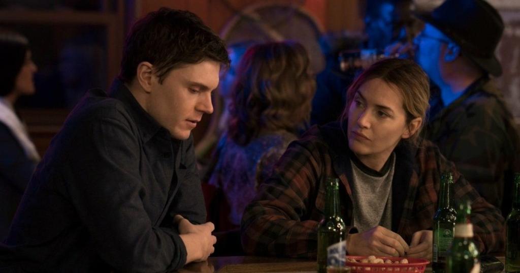 mare-of-easttown-kate-winslet-evan-peters-20108789.jpg