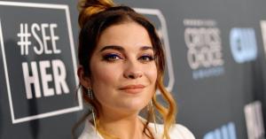 ‘Schitt’s Creek’ Star Annie Murphy Has a Theory About Alexis and Ted’s Relationship