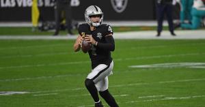 Derek Carr to Recruit All-Pro Receiver to Sign With Las Vegas Raiders in 2022