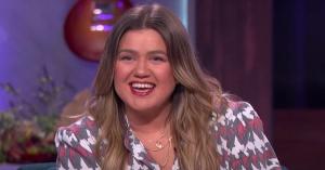 Kelly Clarkson Catches Blake Shelton Mid-Lie About a Gift She Gave Him