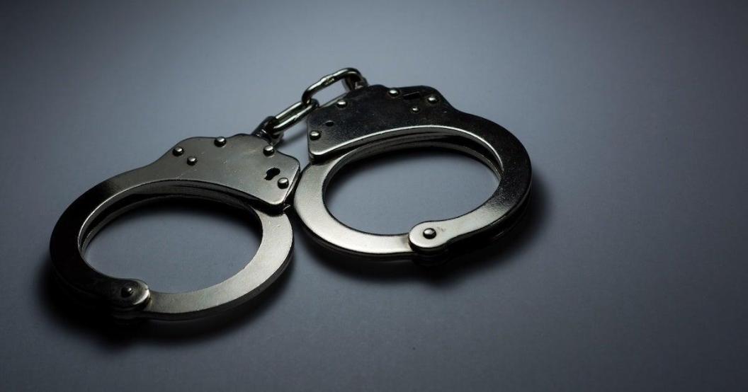 handcuffs-arrest-crime-20108204.jpg