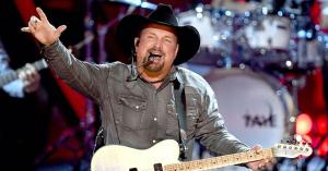 Garth Brooks’ Kansas City Concert Will Include a COVID-19 Vaccine Clinic