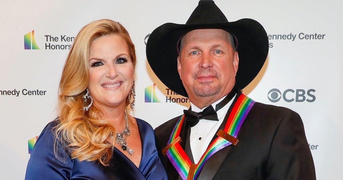 Garth Brooks and Trisha Yearwood Gift the Carters a Classic Car for(02)