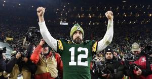 Restaurant Offers Aaron Rodgers Free Food and Beer for Life If He Stays With Packers