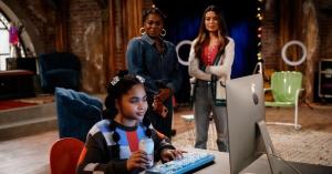 ‘iCarly’ Reboot Recreates Iconic ‘Interesting’ ‘Drake & Josh’ Moment and Fans Are Freaking Out