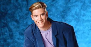 Mark-Paul Gosselaar Reveals ‘Saved By the Bell’ Guest Star He Had ‘Undeniable Chemistry’ and ‘Real Kisses’ With