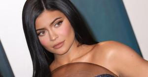 Kylie Jenner Divides Fans With ‘Blistered, Shiny Fungus Infection’ Looking Nails