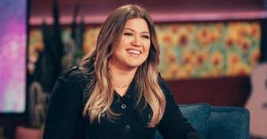 Kelly Clarkson Covers ‘Womanizer’ After Britney Spears Seemingly Calls Her out for 2008 Comments