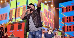 CMT Music Awards: Luke Bryan Brings the Fireworks During Rooftop Performance