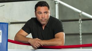 Oscar De La Hoya Hospitalized Due to Breakthrough COVID-19 Diagnosis