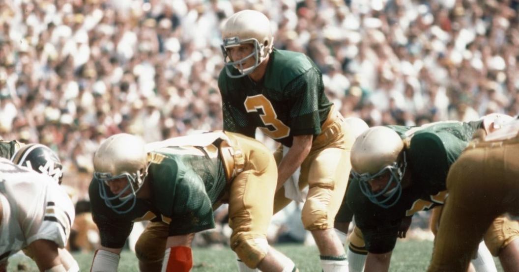 joe-montana-explains-notre-dame-football-similar-to-nfl.jpg