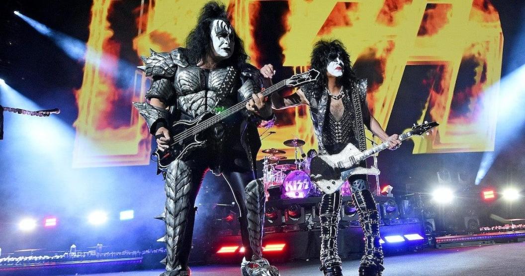 gene-simmons-paul-stanley-kiss-20112902.jpg