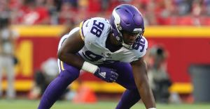 Vikings Pro Bowler Suffers Concussion After Crashing Car to Avoid Deer