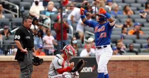 Mets Player Takes Shot at Fans With Thumbs-Down Celebration