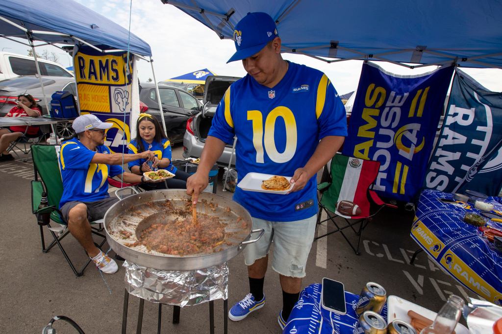 tailgating-guide-food.jpg