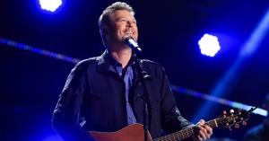 Blake Shelton Slammed for Prerecorded New Year’s Eve Performance