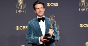 Jason Sudeikis’ 2021 Emmys Wardrobe Had Fans Seeing Double With Chris Evans’ Look in 2019