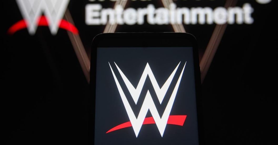 olympic-gold-medalist-signs-contract-wwe.jpg