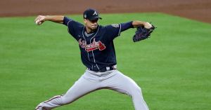 Braves Pitcher Breaks Leg During World Series, Continues to Pitch