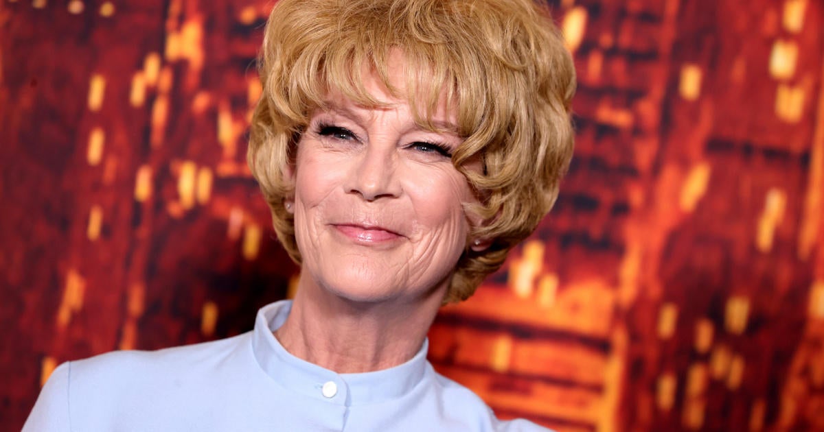 'Halloween Kills' Star Jamie Lee Curtis Shares Heartwarming Throwback(00)