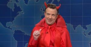 ‘SNL’: Jason Sudeikis’ Devil Rips Colin Jost Over Marriage With Scarlett Johansson