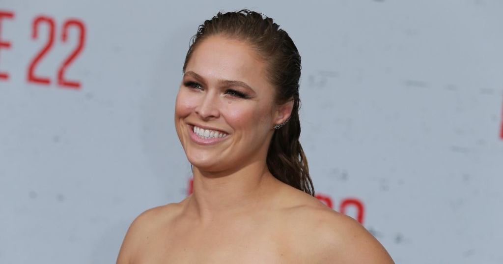 ronda-rousey-breastfeeding-shares-pround-photo-baby-girl-po.jpg