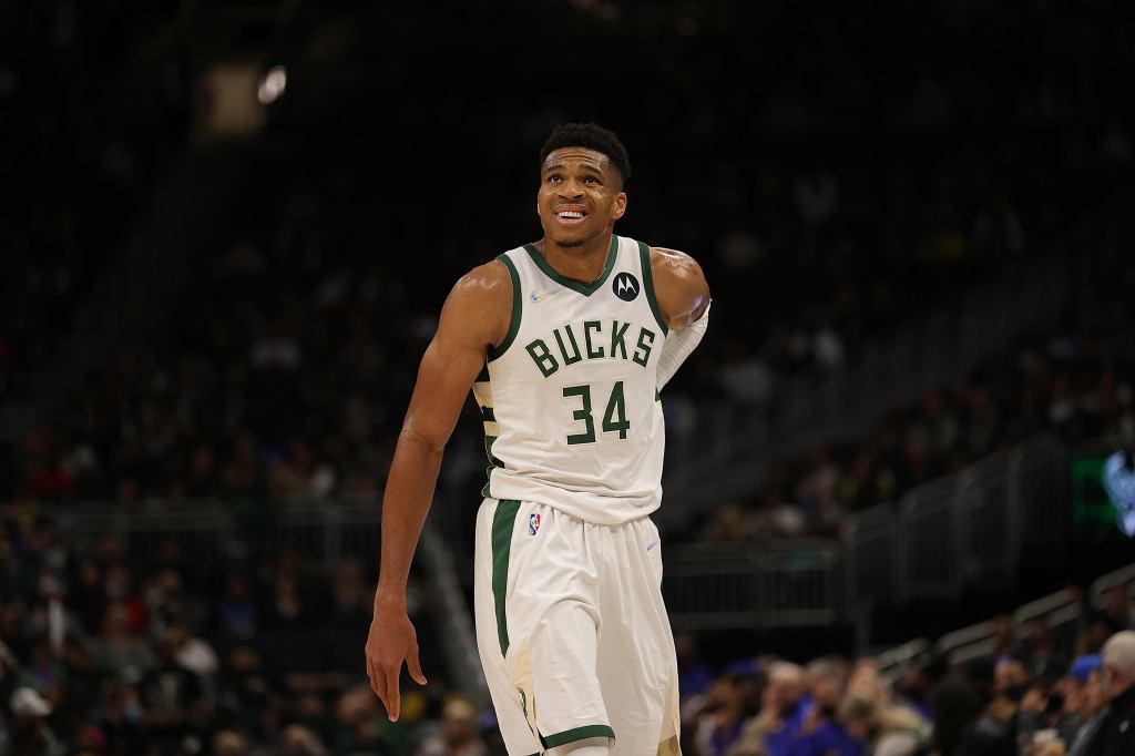 giannis-nba-finals-2022.jpg