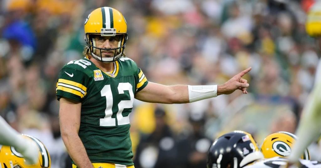 aaron-rodgers-responds-steelers-trade-request-rumors.jpg