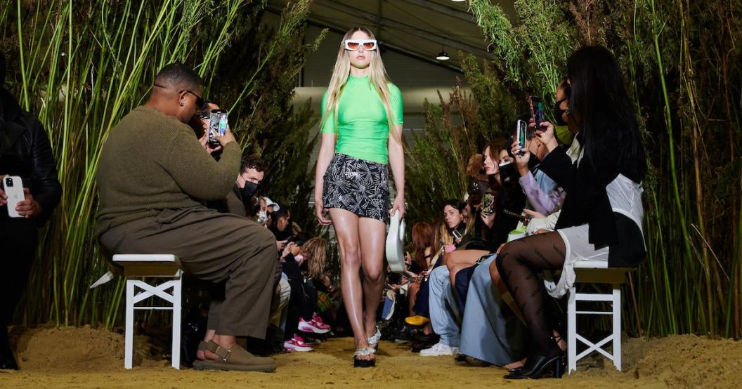 eve-jobs-fashion-week.jpg