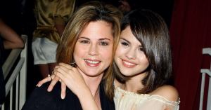 Selena Gomez’s Mother Blasts Body Shamers After Revealing Life-Threatening Health Struggle