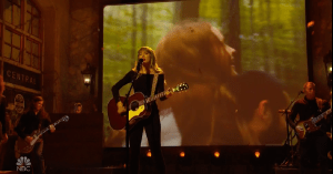 ‘SNL’: Taylor Swift Breaks With Tradition to Perform Blistering 10-Minute Version of ‘All Too Well’