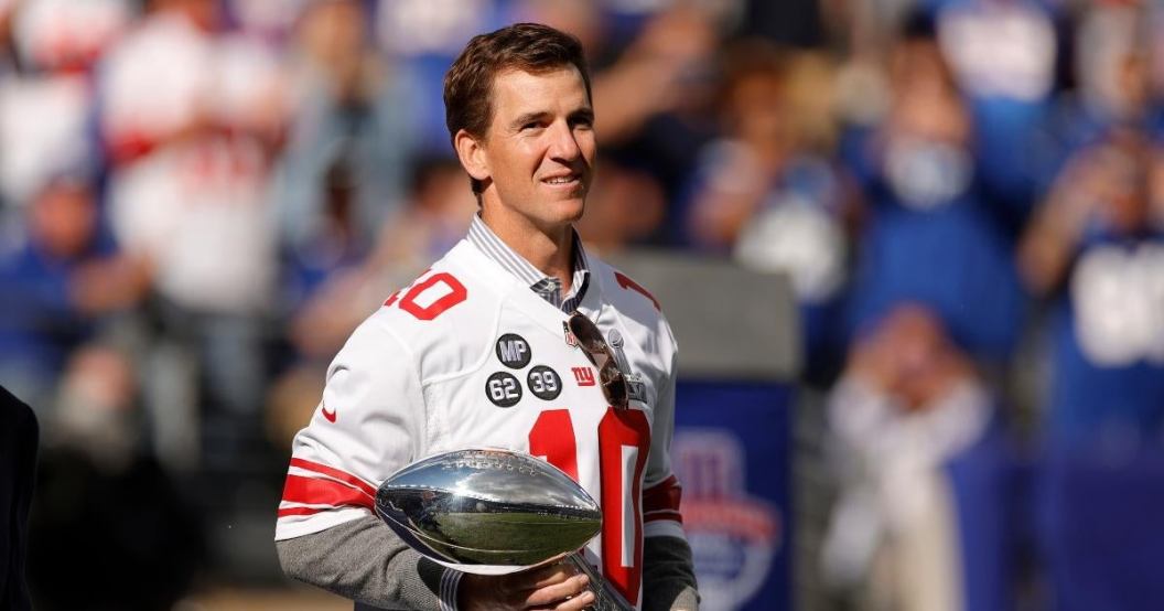eli-manning-double-middle-fingure-gesture-espn-fcc-complaints.jpg