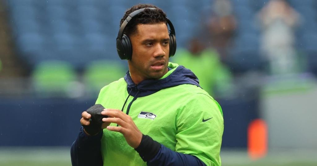 russell-wilson-shares-major-update-finger-injury-recovery.jpg