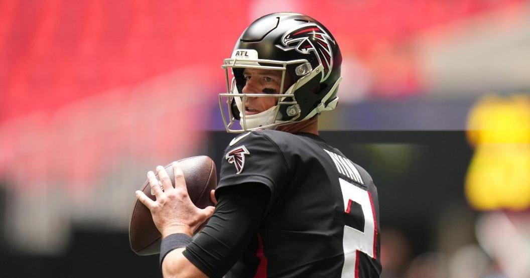 matt-ryan-hand-bloodied-stepped-on-atlnata-falcons-face-carolina-panthers.jpg