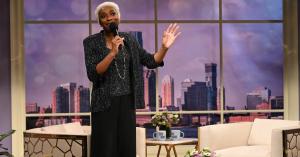 ‘SNL’: Dionne Warwick Show Sketch Returns With Surprising Guest Star