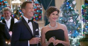 ‘Desperate Housewives’ Stars Teri Hatcher, James Denton Reunite for Hallmark Christmas Movie