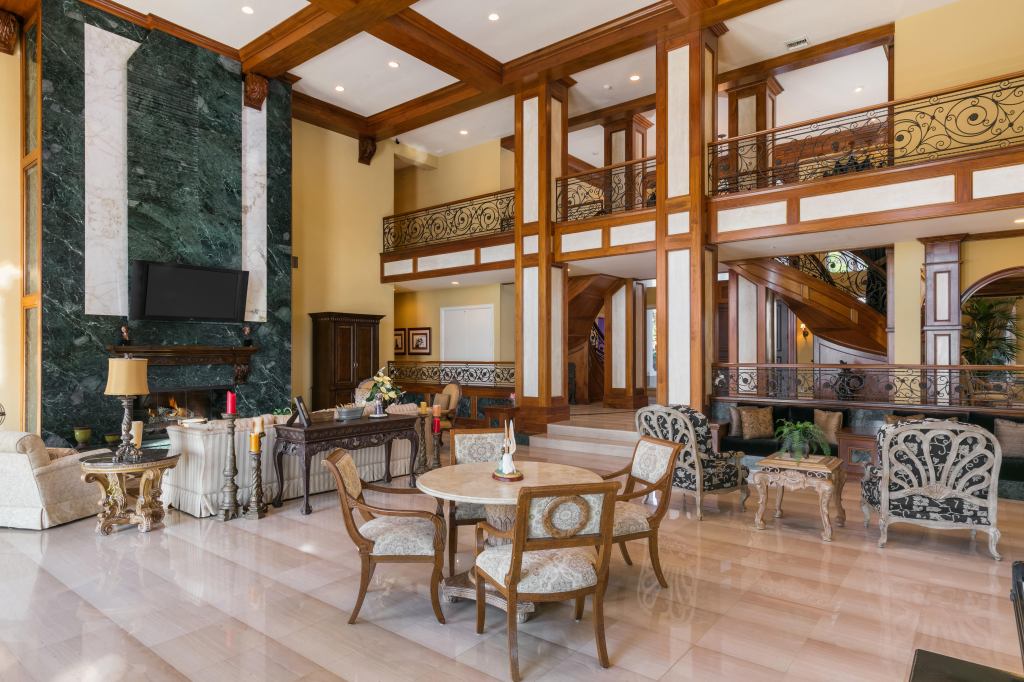 shaq-living-room.jpg