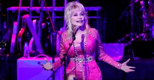 Dolly Parton Fans Celebrate Country Legend’s New Guinness World Records