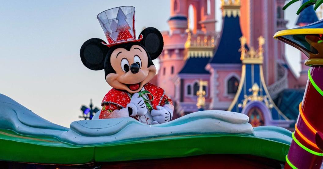 mickey-mouse-disney-christmas-getty-images.jpg