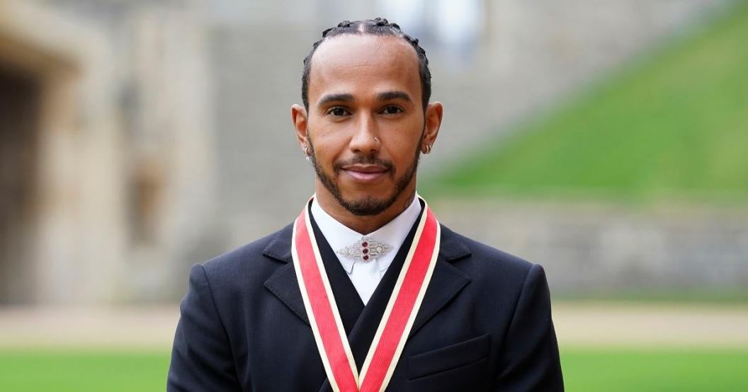 f1-fan-favoirte-lewis-hamilton-knighted-windsor-castle.jpg