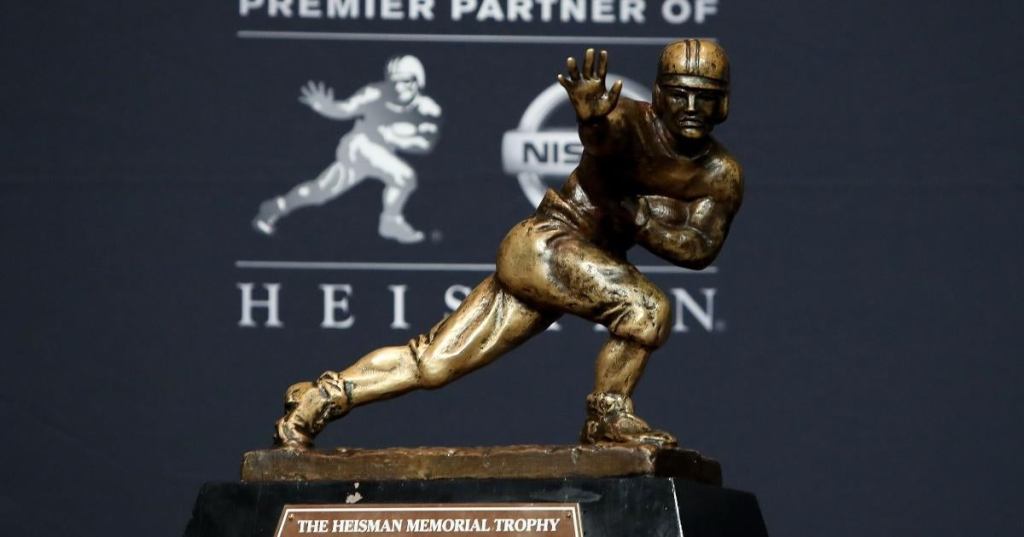 heisman-trophy-winner-2021-collge-football-season-revealed.jpg