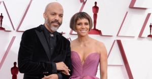 Halle Berry Reveals Embarrassing Secret About Wedding Prank Photo With Van Hunt