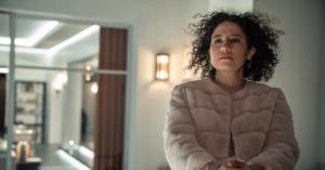 ‘The Afterparty’ Star Ilana Glazer Explains Why High School Reunions Are ‘Helpful’ (Exclusive)